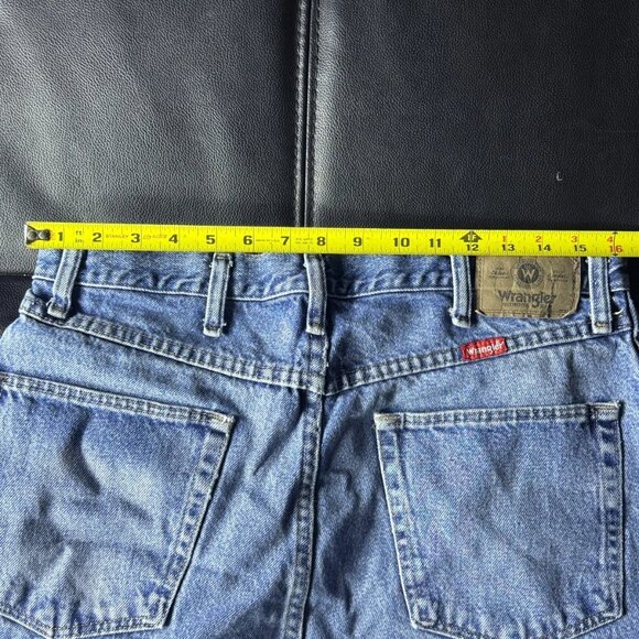 Wrangler Men’s Relaxed Fit Denim Shorts 34x32 Light Wash Distressed - Picture 7 of 8